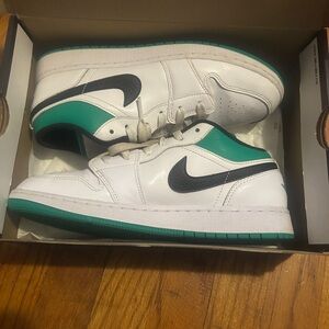Air jordan’s 1 low (Lucky green)